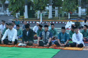 sholat-idul-adha-1437-h-di-halaman-makorem-081dsj-2