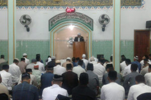 yonif-511dy-memotong-hewan-kurban-untuk-kaum-duafa-1