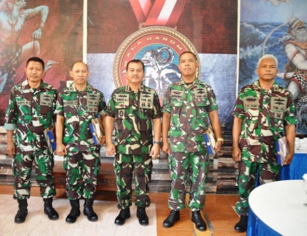 19-asintel-pangarmatim-lepas-empat-prajuritnya-3
