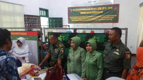 5-kodim-0829-bangkalan-gelar-layanan-kb-dan-kesehatan-gratis-a