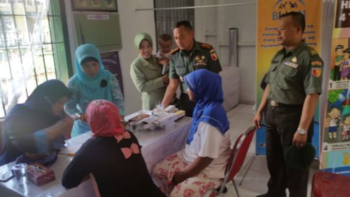 5-kodim-0829-bangkalan-gelar-layanan-kb-dan-kesehatan-gratis