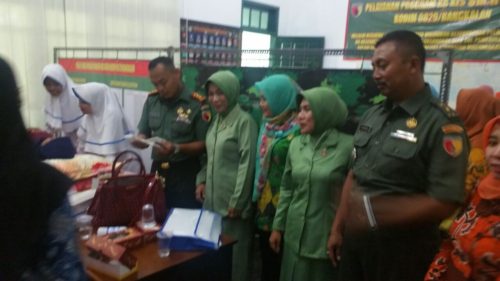 5-kodim-0829-bangkalan-gelar-layanan-kb-dan-kesehatan-gratis-f