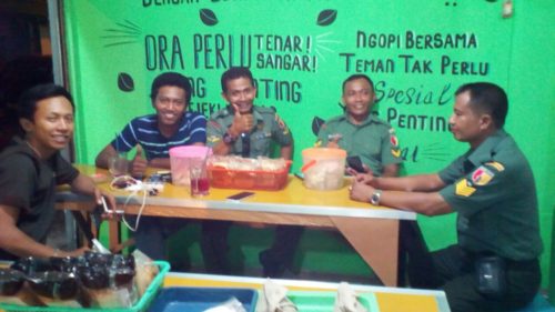 8-meriahkan-hut-tni-ke-71-kompak-kodim-0829-bangkalan-ajak-masyarakat-ngopi-bareng-8