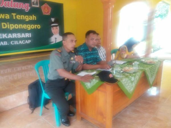 arahan-danramil-11-sidareja-pada-rapat-persiapan-penutupan-tmmd-reg-97-1