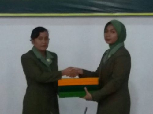 ketua-persit-cabang-viii-kodim-cilacap-diserah-terimakan-4