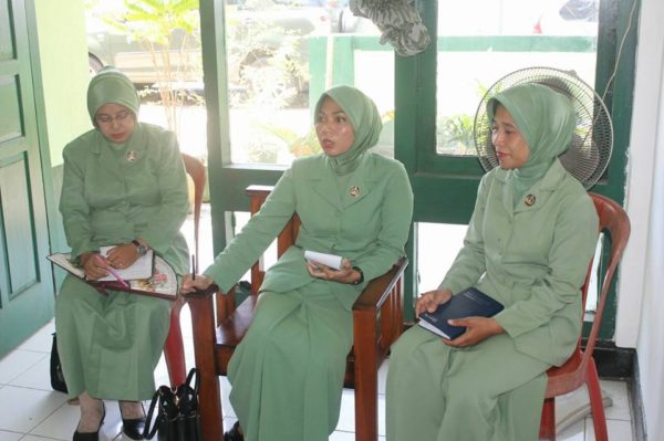 kunjungan-kerja-ketua-persit-kck-cabang-xviii-ke-ranting-12-koramil-11-4