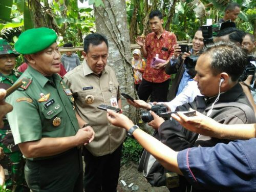 seusai-tutup-tmmd-wadan-pusterad-tinjau-rtlh-1