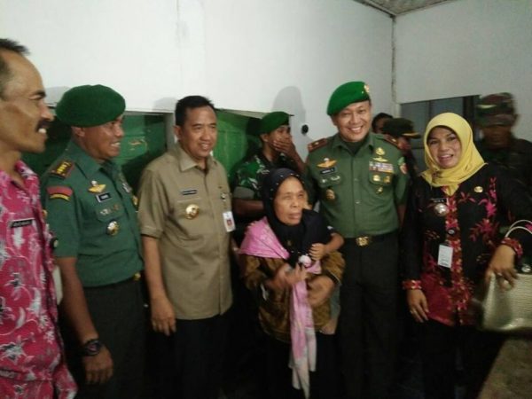 seusai-tutup-tmmd-wadan-pusterad-tinjau-rtlh-2