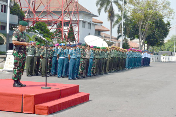 10-yonif-pr-502-kostrad-siap-menjaga-perbatasan-ri-malaysia-3