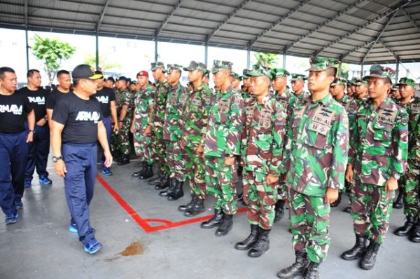 25-kasarmatim-pasukan-upacara-harus-mampu-berdiri-tegak-demi-panji-panji-armada-timur-5