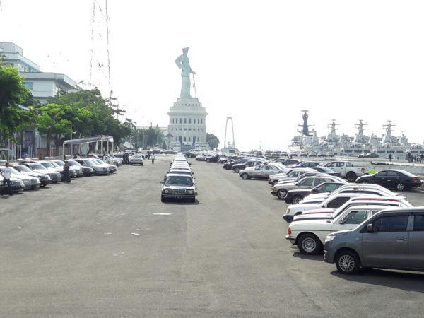 26-dermaga-koarmatim-dipenuhi-500-kendaraan-mercedes-benz