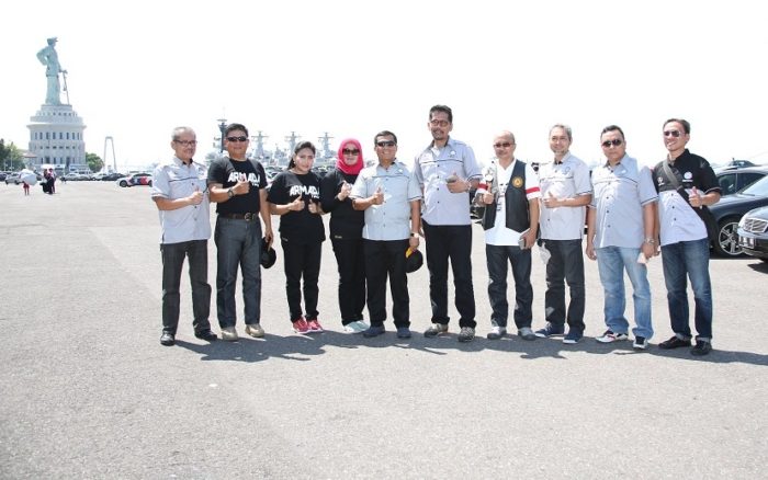 26-dermaga-koarmatim-dipenuhi-500-kendaraan-mercedes-benz-5