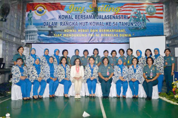 28-kebersamaan-kowal-dan-jalasenastri-dalam-kegiatan-joy-sailing-5