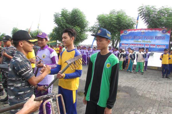 281116-bpo-bersih-bersih-pantai-4