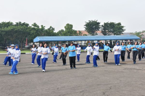 29-kdja-ikuti-olahraga-bersama-dengan-ketum-jalasenastri-di-karangpilang-4