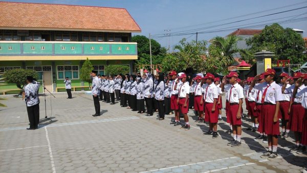 3-personel-kodim-0829-bangkalan-ikuti-upacara-hari-guru-nasional-6