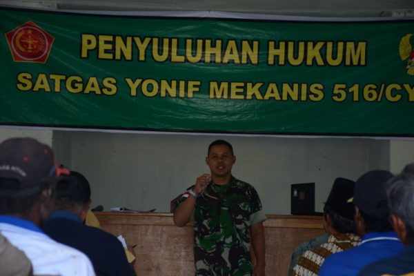 b-25-tni-gelar-penyuluhan-hukum-dan-narkoba-di-perbatasan-ri-png-b