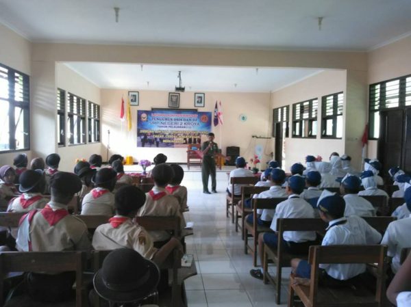 batiwanwil-berikan-ldk-kepada-siswa-smpn-2-kroya-2