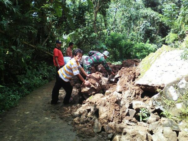 bencana-penggeseran-tanah-terjadi-di-cimanggu-2