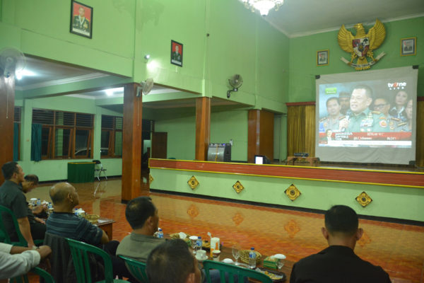 danrem-nonton-bareng-anggota-6