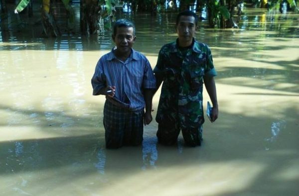 hujan-deras-akibatkan-bencal-banjir-di-wilayah-koramil-2