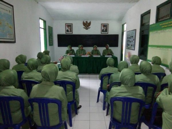 kunjungan-kerja-ketua-persit-kck-cabang-xviii-ke-ranting-15-dan-ranting-16-2