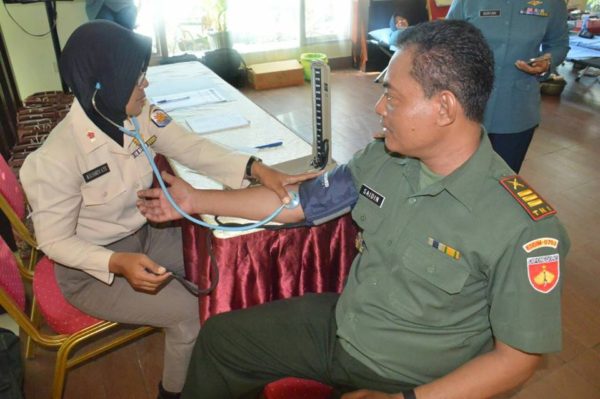 peringatan-hut-ke-71-armada-ri-kodim-cilacap-ikuti-donor-darah-1