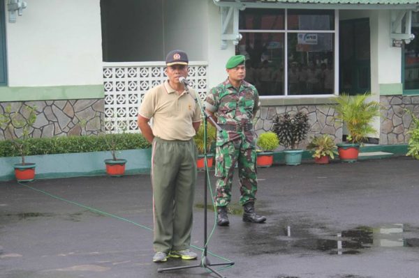 selesai-apel-pagi-seluruh-anggota-kodim-0703cilacap-melaksanakan-jalan-santai-1