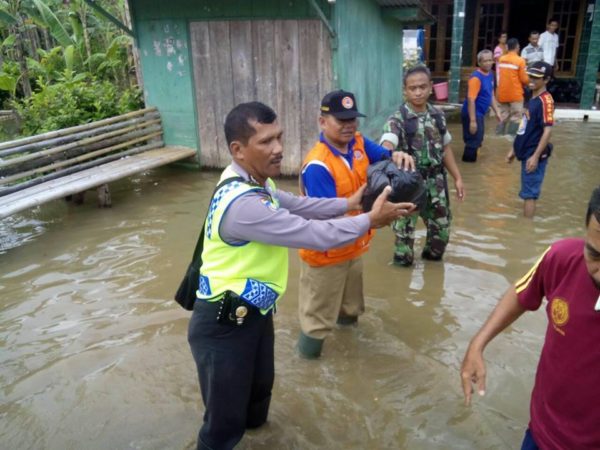 sungai-cikawung-meluap-rendam-5-dusun-desa-bantar-2