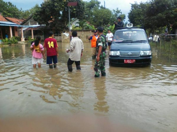 sungai-cikawung-meluap-rendam-5-dusun-desa-bantar-3