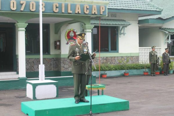 upacara-peringatan-hari-pahlawan-ke-71-kodim-0703-3