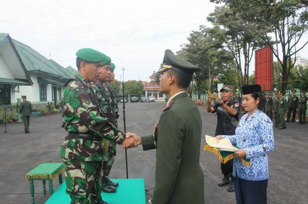 upacara-peringatan-hari-pahlawan-ke-71-kodim-0703-4