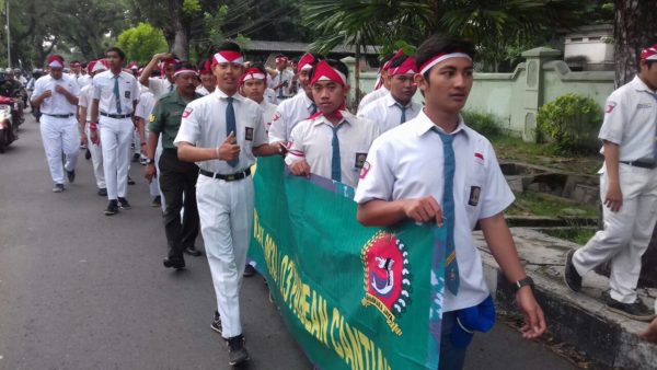 5-kodim-0830-dan-masyarakat-ikuti-parade-apel-nusantara-bersatu-4