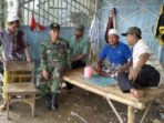 Babinsa Koramil 06 Tanah Merah  Komsos Dengan Tokoh Masyarakat