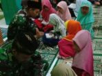 154.Prajurit Yonarmed 12 Kostrad Mengajar Mengaji Pada TMMD di Desa Bodak (1)