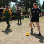 101.Meriahkan HUT Ke-73 RI, Yonif Mekanis Raider 411 Kostrad Ajak Tentara Autralia Ikuti Lomba-Lomba radisional (4)