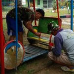 24.Denpal Divif 2 Kostrad Laksanakan Pengecatan Alat Bermain TK Kartika IX22 (2)