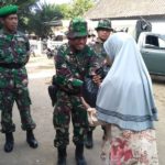 32.Yonarmed 11 Kostrad Berbagi Sembako Di Daerah Latihan (2)