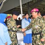 15 PANGKOARMADA II HADIRI PERESMIAN KASAL MENJADI WARGA KEHORMATAN BARET UNGU.2