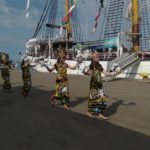 25 TARI ADAT SETEMPAT SAMBUT KEDATANGAN KRI DEWA RUCI DI BALIKPAPAN.5