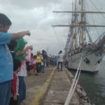 27 MENJADI PRIMADONA , RIBUAN MASYARAKAT BALIKPAPAN SERBU KRI DEWA RUCI.1