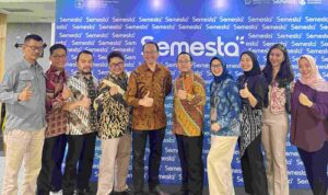Penerima Hibah Resona Saintek Bersama Direktur Diseminasi dan Pemanfaatan Sains dan Teknologi Kemdiktisaintek, Prof. Dr. Eng. Yudi Darma, M.Si.